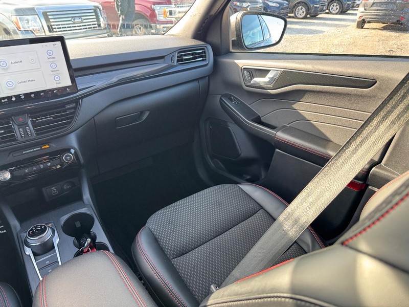 Ford Escape Vehicle Full-screen Gallery Image 15