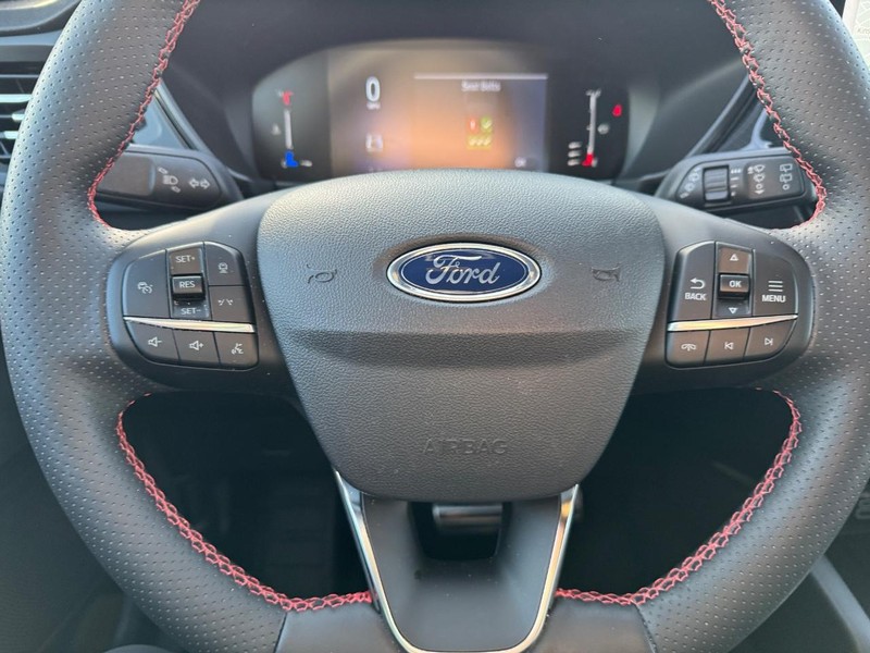 Ford Escape Vehicle Full-screen Gallery Image 18