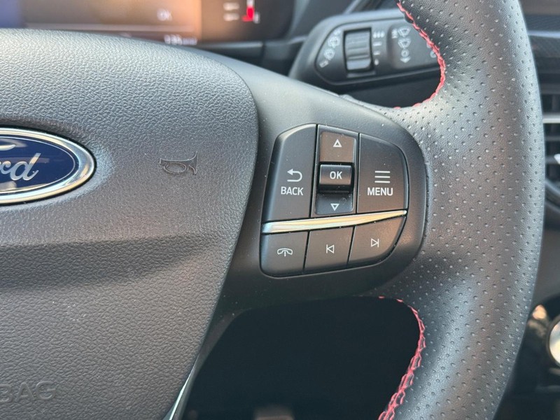 Ford Escape Vehicle Full-screen Gallery Image 20