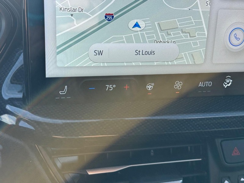 Ford Escape Vehicle Full-screen Gallery Image 22