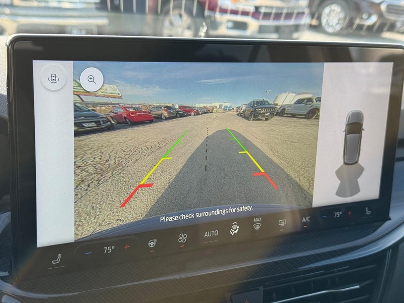 Ford Escape Vehicle Full-screen Gallery Image 23