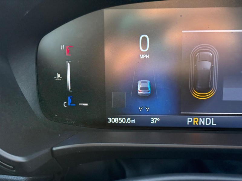 Ford Escape Vehicle Full-screen Gallery Image 24