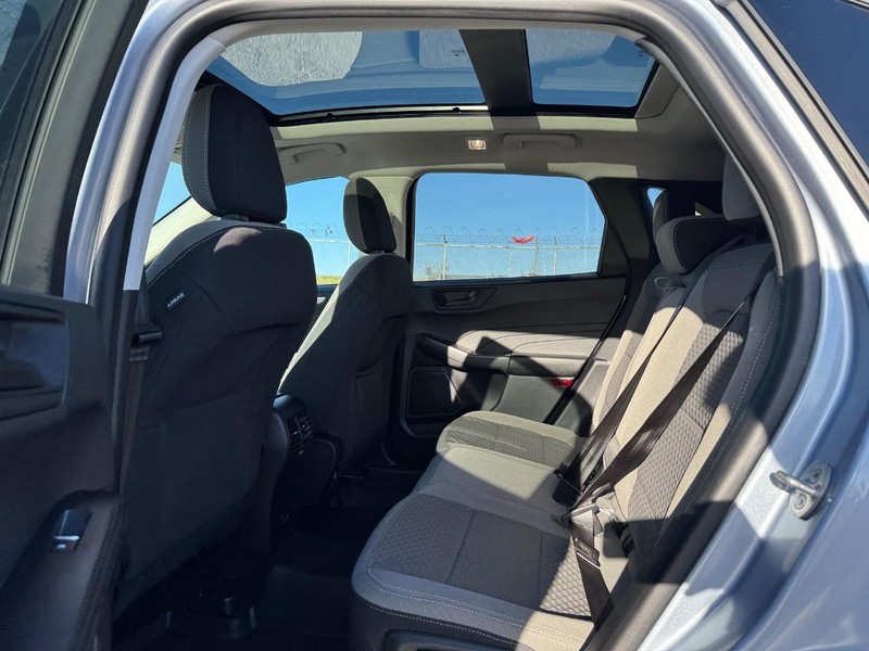 Ford Escape Vehicle Full-screen Gallery Image 12