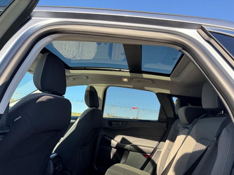 Ford Escape Vehicle Full-screen Gallery Image 13