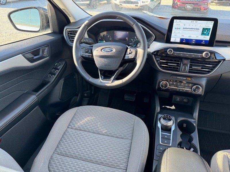 Ford Escape Vehicle Full-screen Gallery Image 14