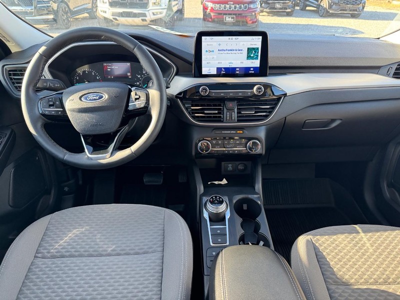 Ford Escape Vehicle Full-screen Gallery Image 15