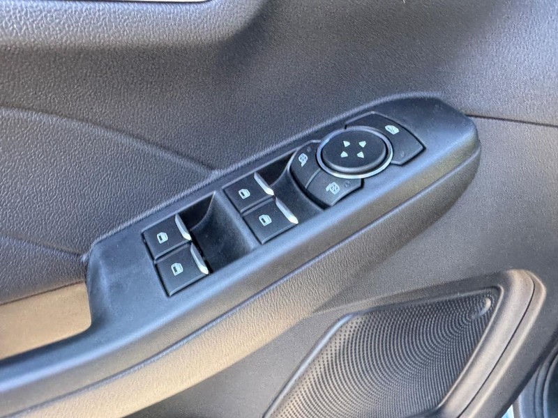 Ford Escape Vehicle Full-screen Gallery Image 18