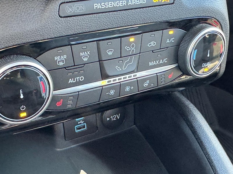 Ford Escape Vehicle Full-screen Gallery Image 22