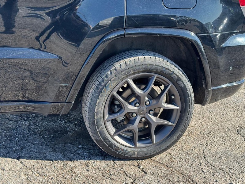 Jeep Grand Cherokee Vehicle Full-screen Gallery Image 11