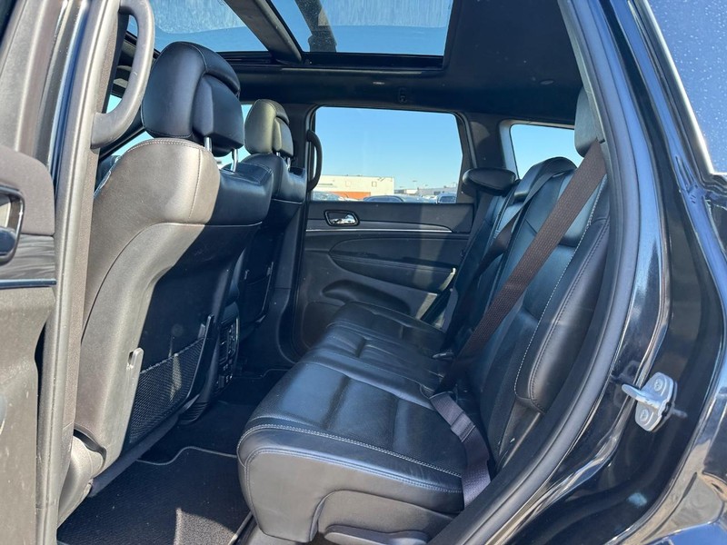 Jeep Grand Cherokee Vehicle Full-screen Gallery Image 12