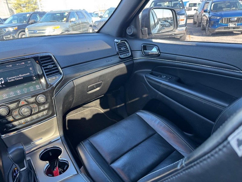 Jeep Grand Cherokee Vehicle Full-screen Gallery Image 16