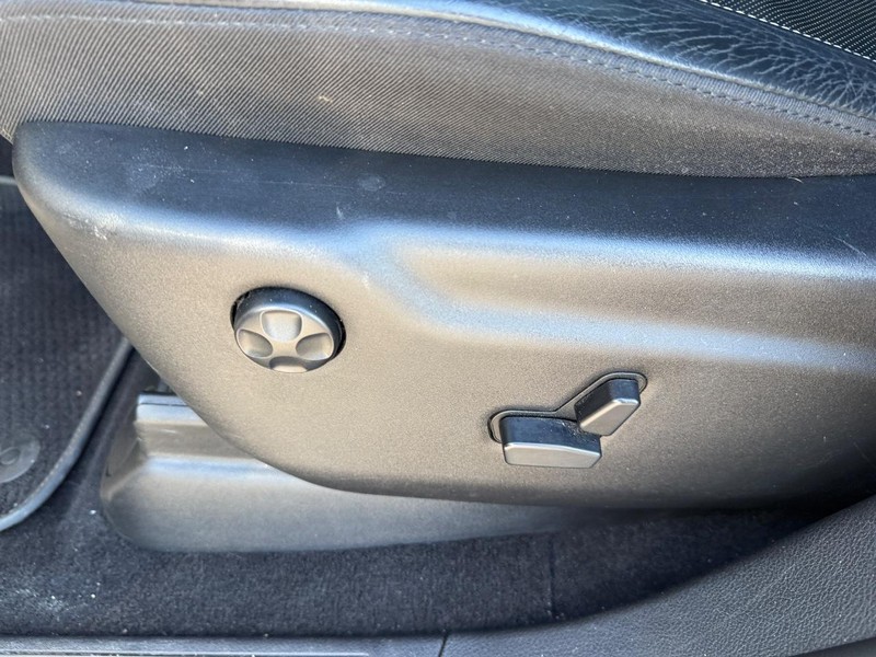 Jeep Grand Cherokee Vehicle Full-screen Gallery Image 17