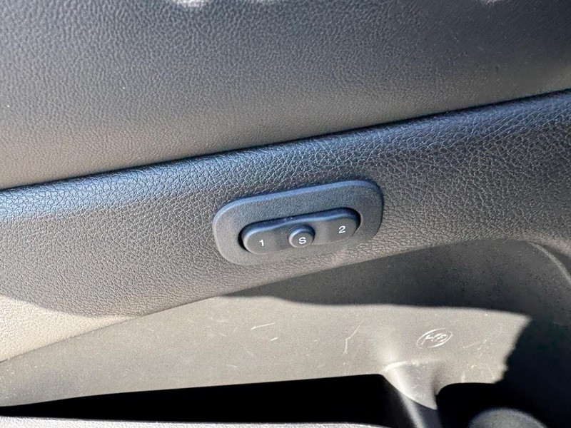 Jeep Grand Cherokee Vehicle Full-screen Gallery Image 19