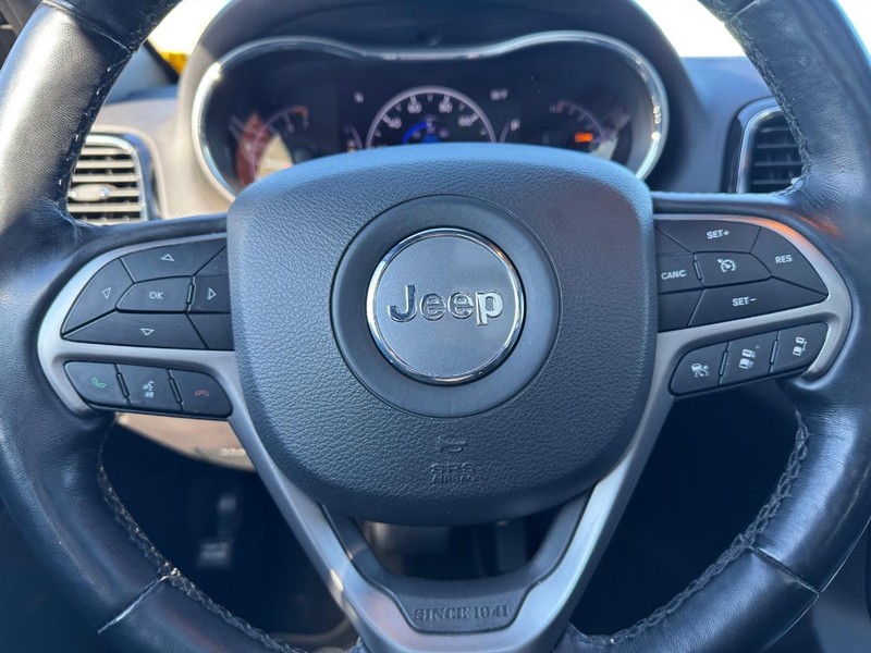 Jeep Grand Cherokee Vehicle Full-screen Gallery Image 20