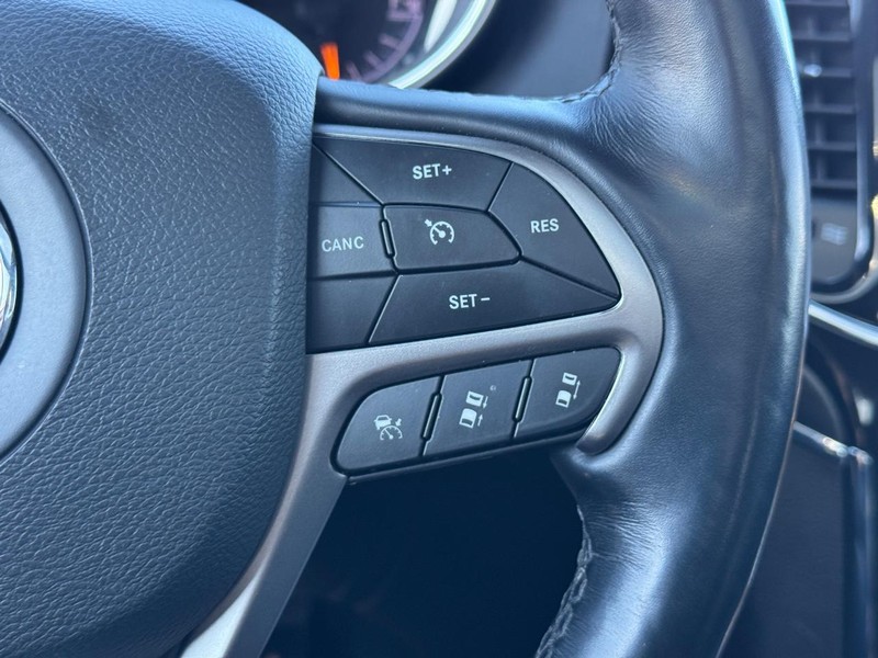 Jeep Grand Cherokee Vehicle Full-screen Gallery Image 22