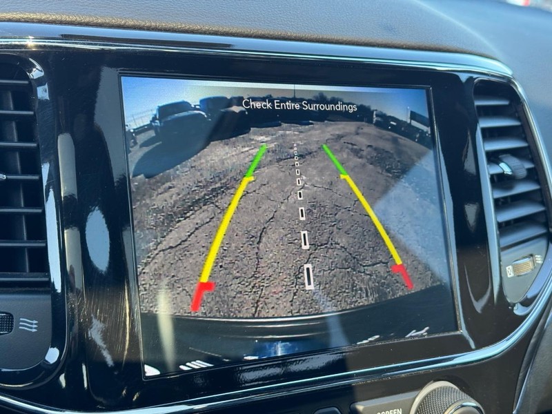 Jeep Grand Cherokee Vehicle Full-screen Gallery Image 23