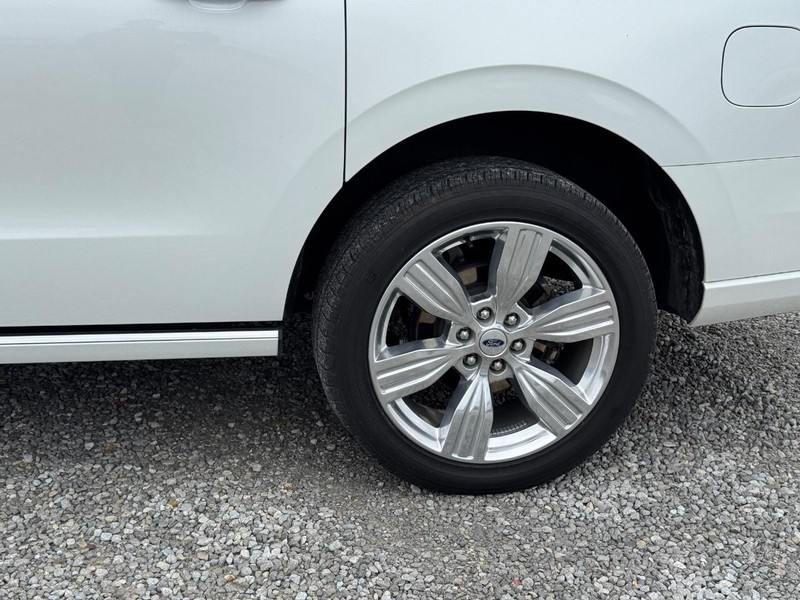 Ford Expedition Max Vehicle Full-screen Gallery Image 11