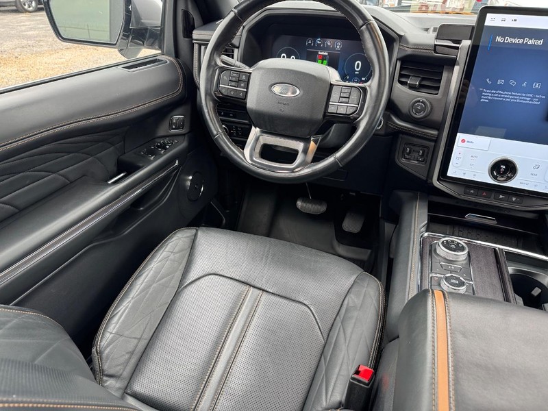 Ford Expedition Max Vehicle Full-screen Gallery Image 16