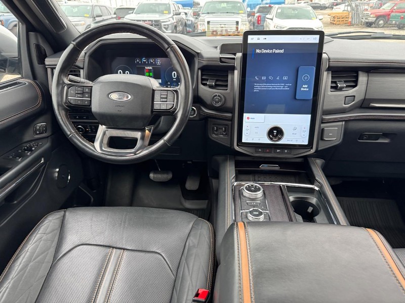 Ford Expedition Max Vehicle Full-screen Gallery Image 17