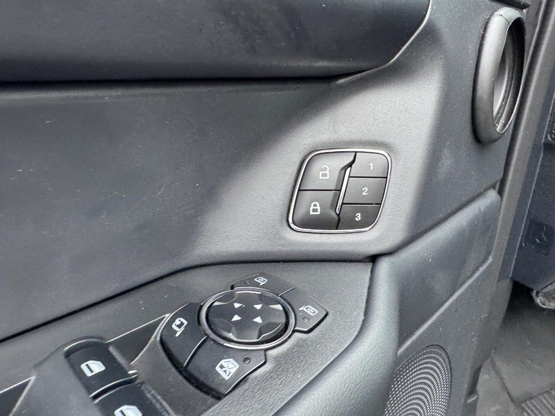 Ford Expedition Max Vehicle Full-screen Gallery Image 21