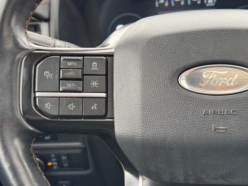 Ford Expedition Max Vehicle Full-screen Gallery Image 23