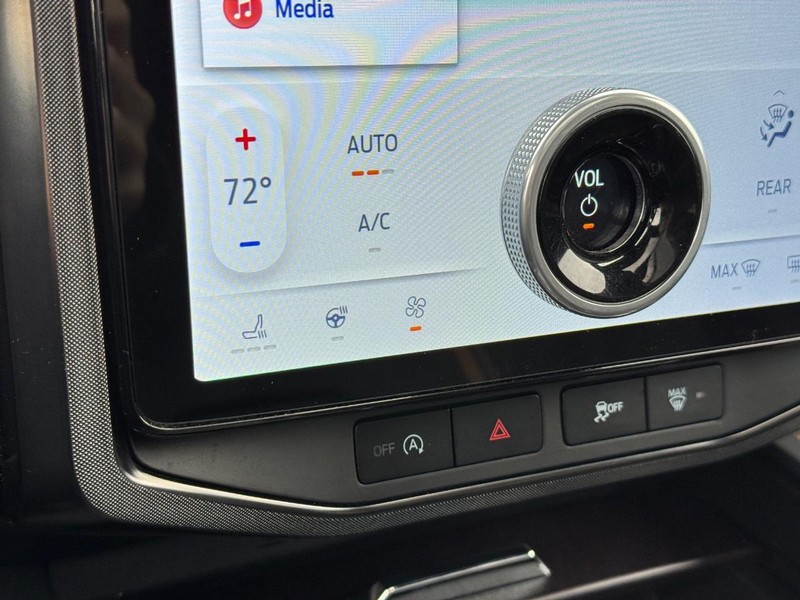 Ford Expedition Max Vehicle Full-screen Gallery Image 25