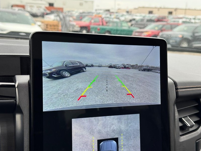 Ford Expedition Max Vehicle Full-screen Gallery Image 26