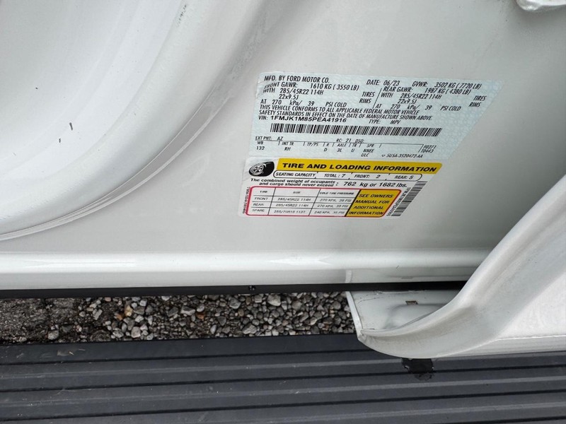 Ford Expedition Max Vehicle Full-screen Gallery Image 28