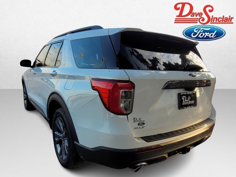 Ford Explorer Vehicle Full-screen Gallery Image 09