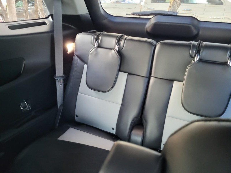 Ford Explorer Vehicle Full-screen Gallery Image 14