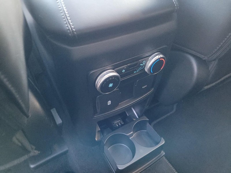 Ford Explorer Vehicle Full-screen Gallery Image 15