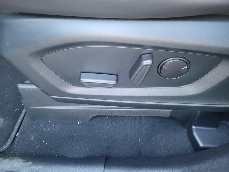 Ford Explorer Vehicle Full-screen Gallery Image 19