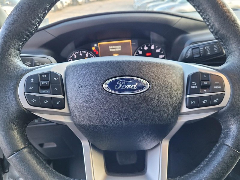 Ford Explorer Vehicle Full-screen Gallery Image 21