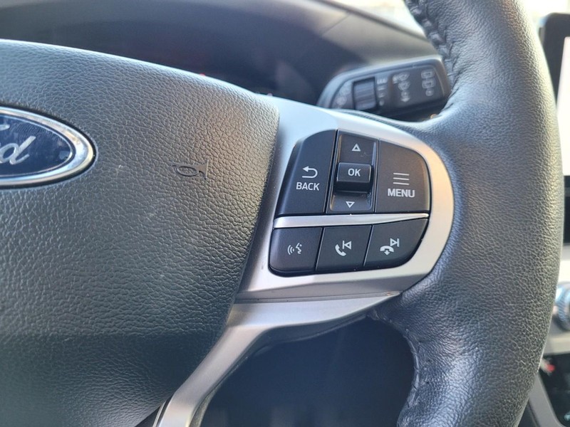 Ford Explorer Vehicle Full-screen Gallery Image 23