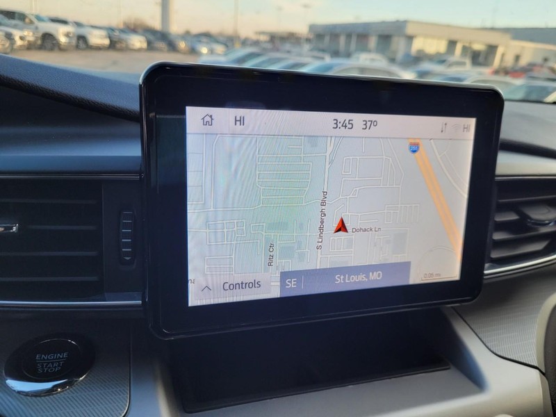 Ford Explorer Vehicle Full-screen Gallery Image 24