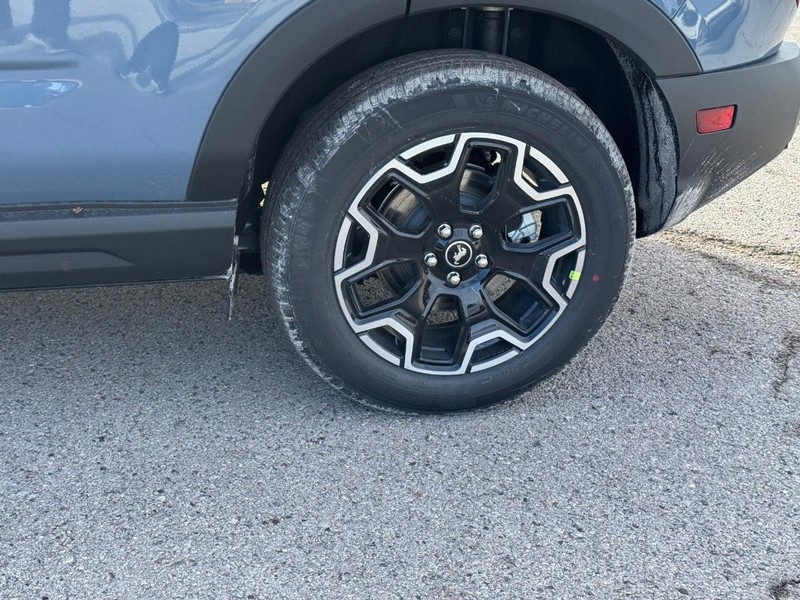 Ford Bronco Sport Vehicle Full-screen Gallery Image 11