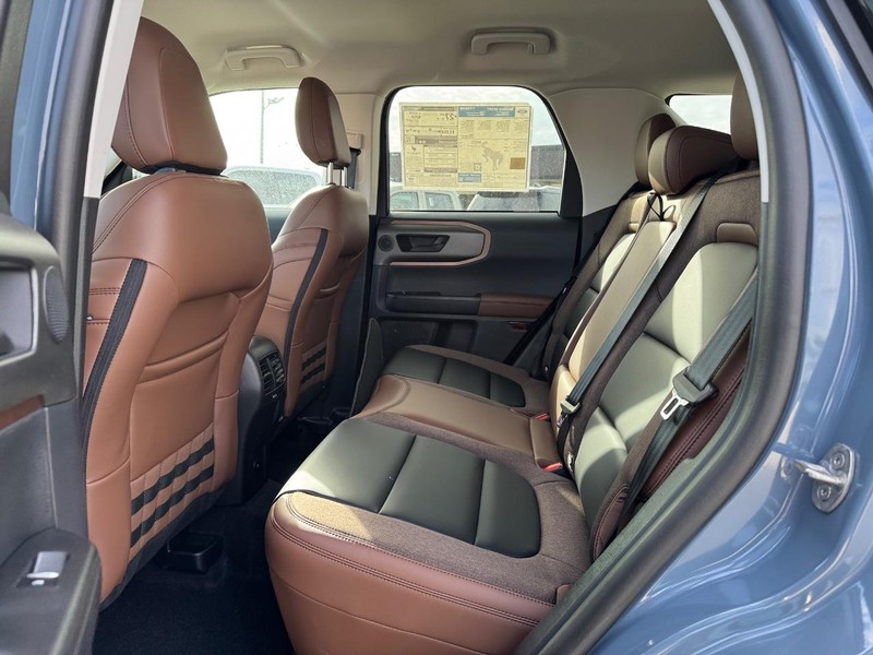 Ford Bronco Sport Vehicle Full-screen Gallery Image 12