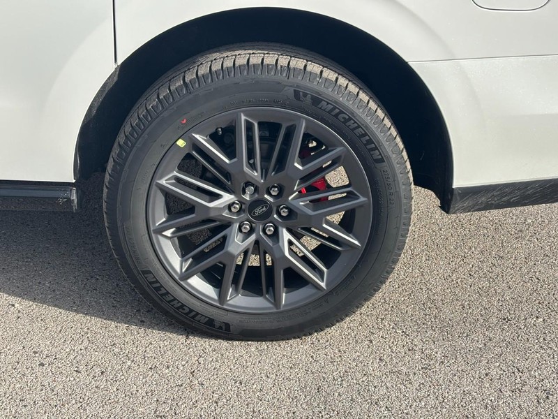 Ford Expedition Max Vehicle Image 11