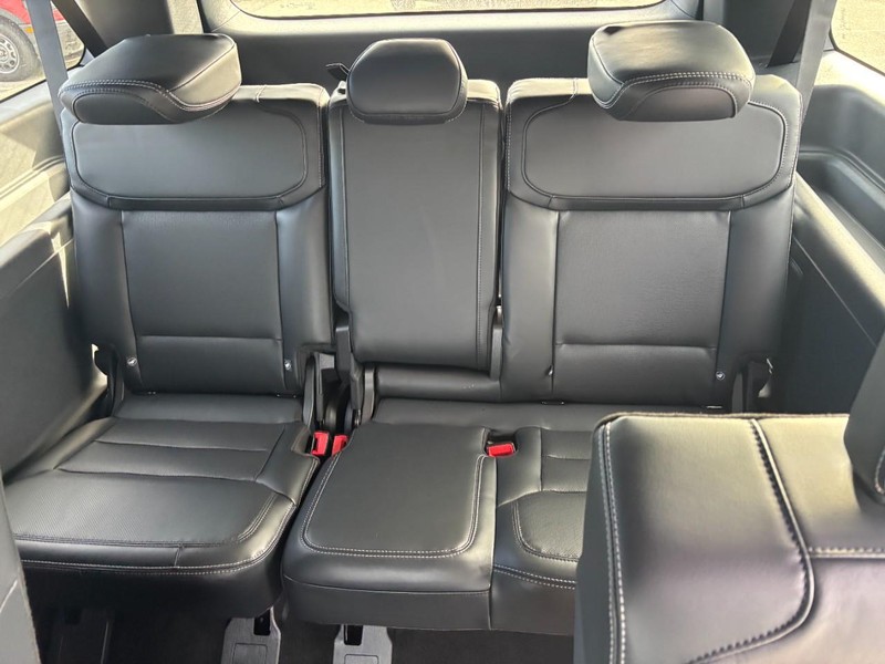 Ford Expedition Max Vehicle Image 12