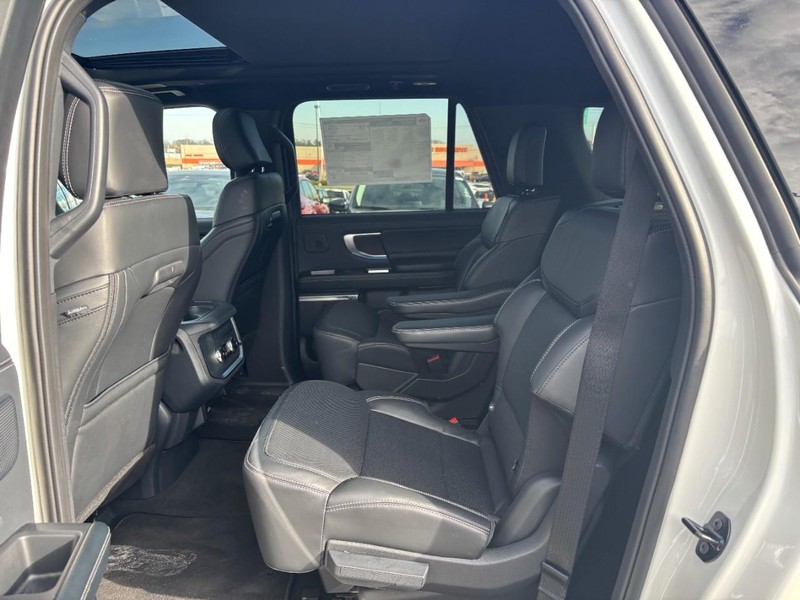 Ford Expedition Max Vehicle Image 13