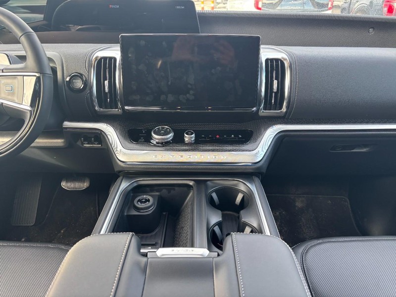 Ford Expedition Max Vehicle Image 16