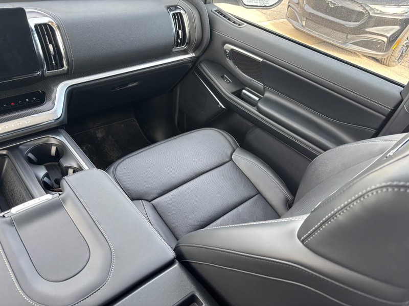 Ford Expedition Max Vehicle Image 17