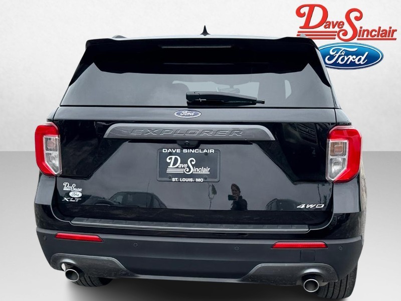 Ford Explorer Vehicle Full-screen Gallery Image 08