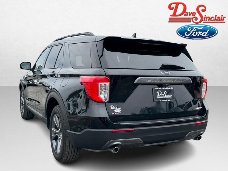 Ford Explorer Vehicle Full-screen Gallery Image 09