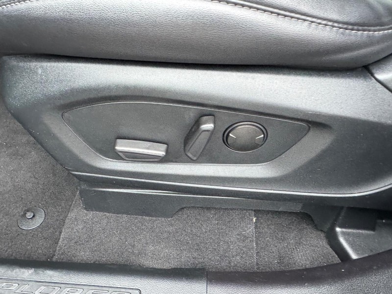 Ford Explorer Vehicle Full-screen Gallery Image 19