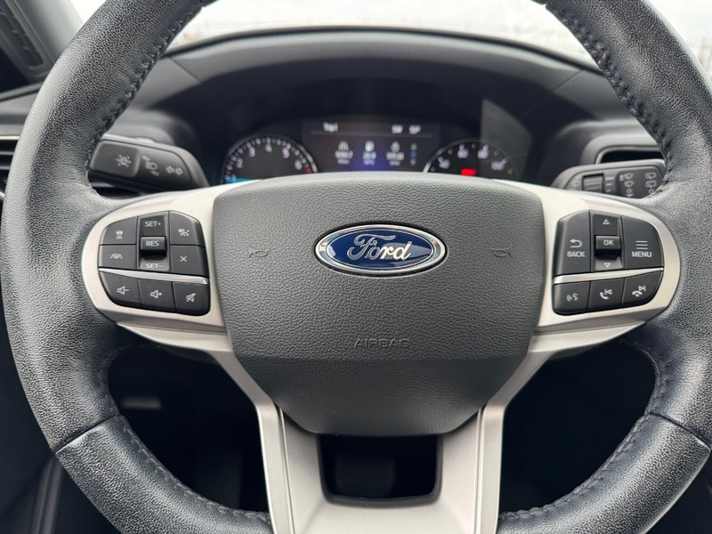 Ford Explorer Vehicle Full-screen Gallery Image 21