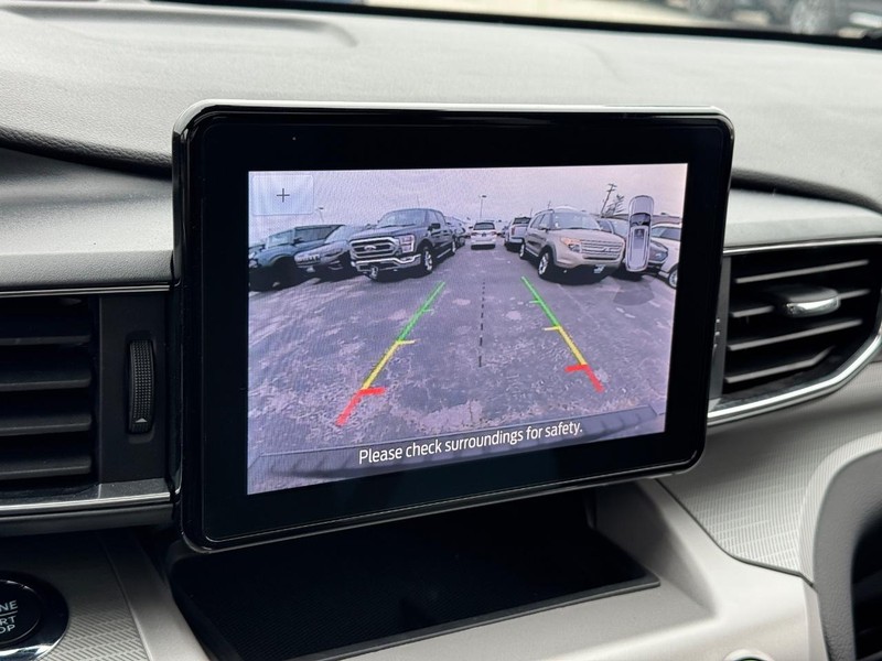 Ford Explorer Vehicle Full-screen Gallery Image 26