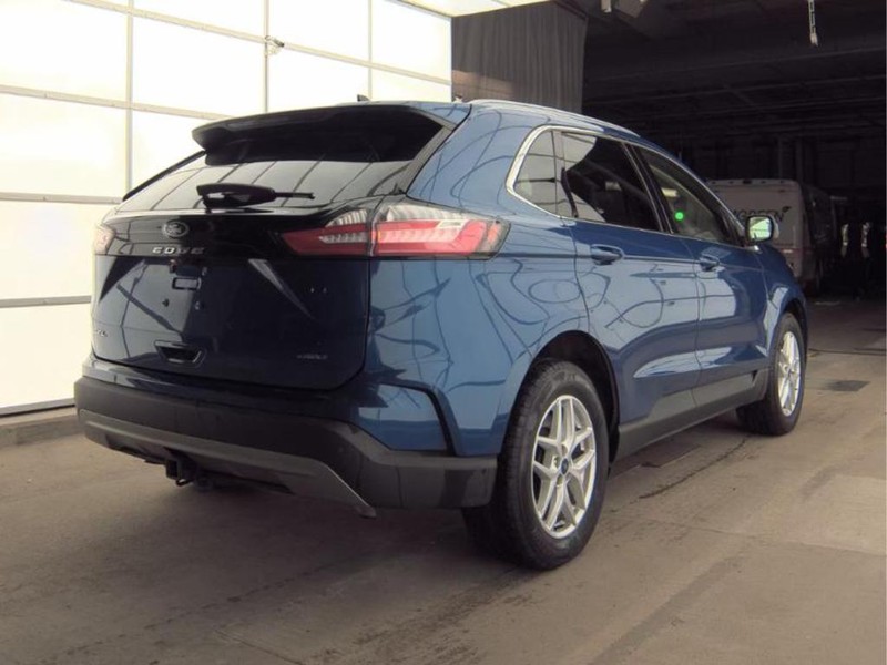 Ford Edge Vehicle Full-screen Gallery Image 02