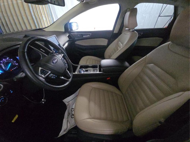 Ford Edge Vehicle Full-screen Gallery Image 04