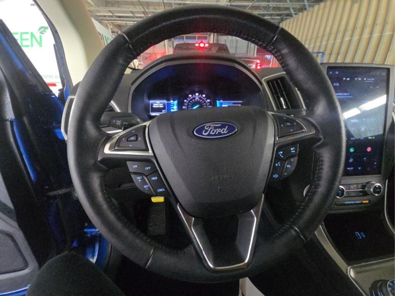 Ford Edge Vehicle Full-screen Gallery Image 05